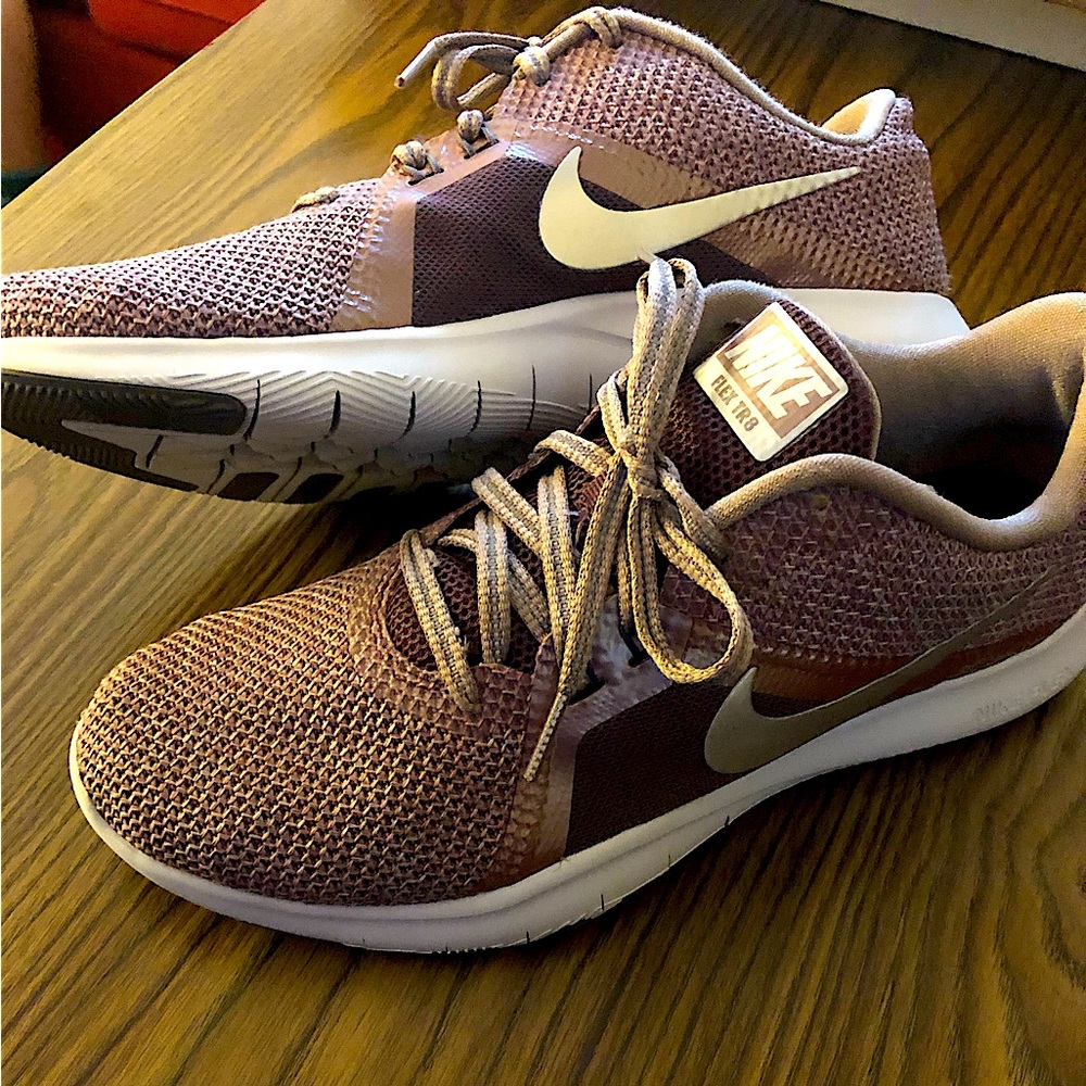 Nike Flex TR8 - Like New - Mauve - Women’s size 8
